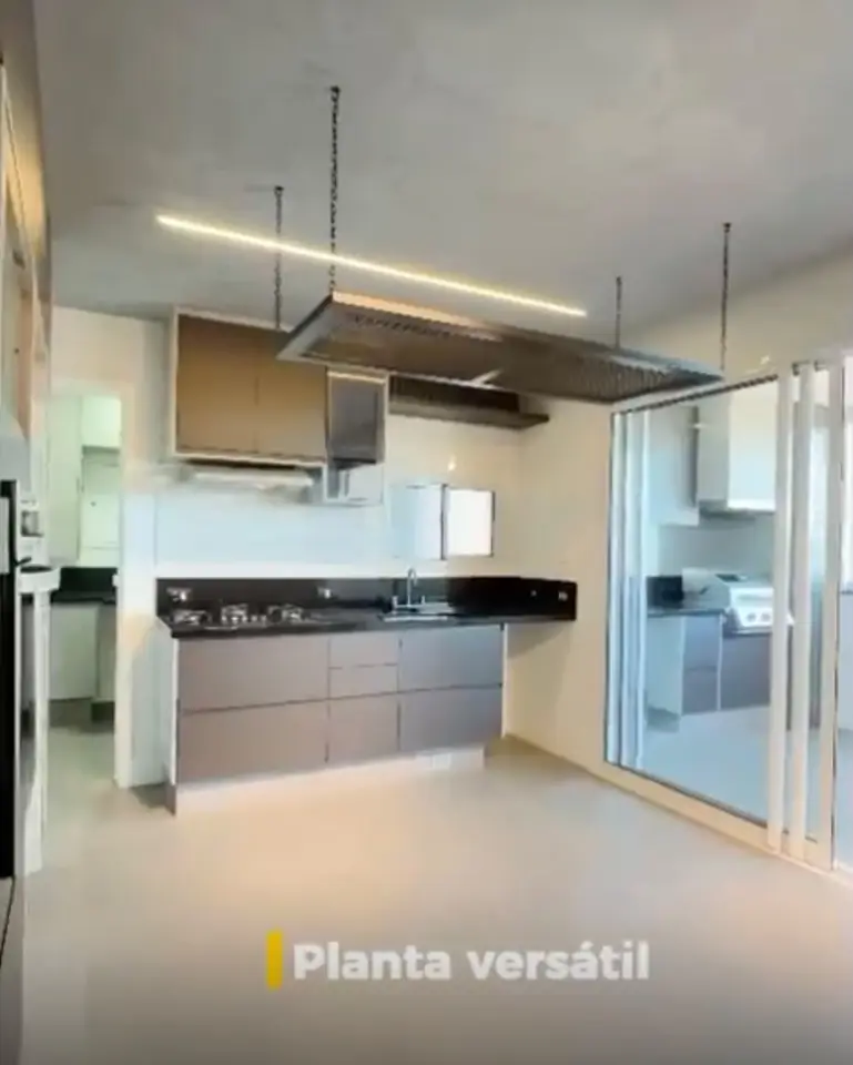 Cozinha com forno e cooktop — apartamento no Edifício Vista Sul