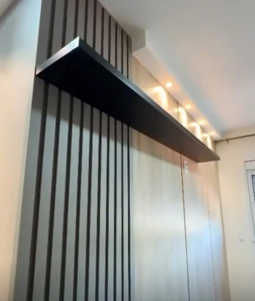 Painel ripado com iluminação — apartamento no Edifício Vista Sul