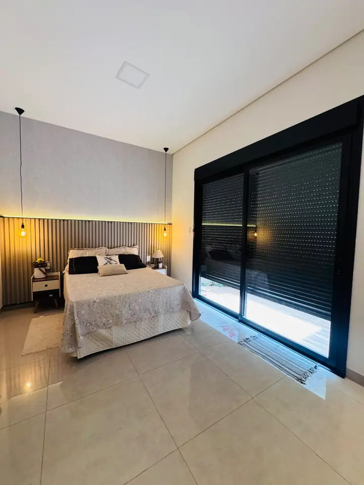 Suíte master climatizada — casa no Jardim Cruzeiro do Sul