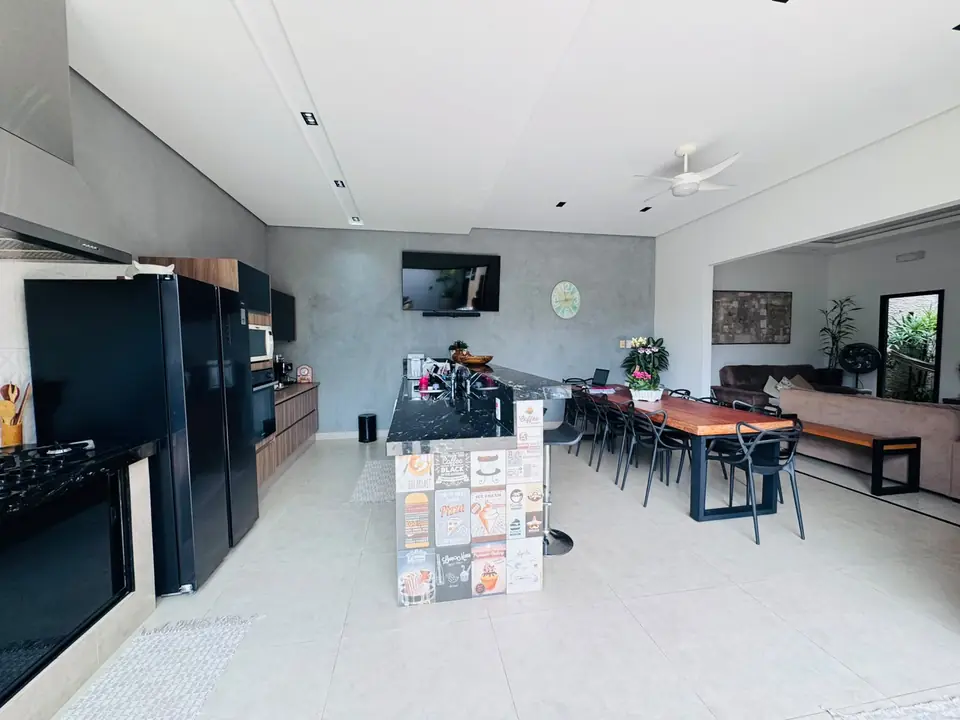 Cozinha e sala de jantar integradas — casa no Jardim Cruzeiro do Sul