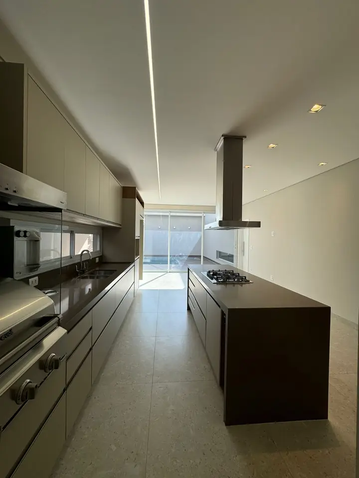 Cozinha planejada — casa no Condomínio Cidade Jardim