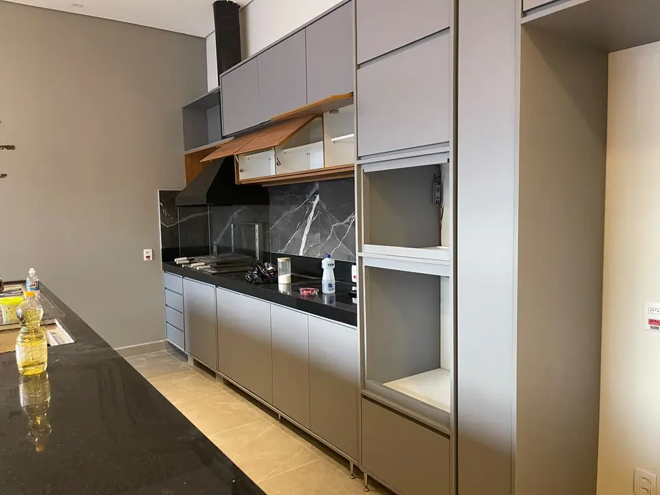 Cozinha planejada — chácara no Vale do Igapó