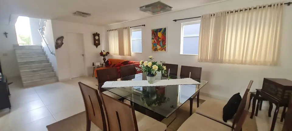 Sala de jantar — casa no Condomínio Chácara Odete