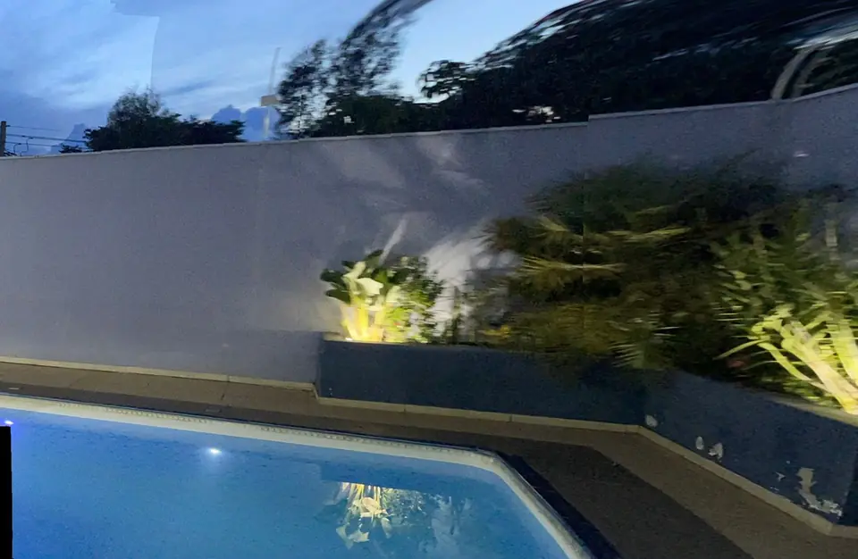 Piscina iluminada — casa no Condomínio Chácara Odete