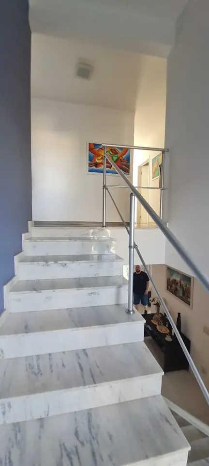 Escada — casa no Condomínio Chácara Odete