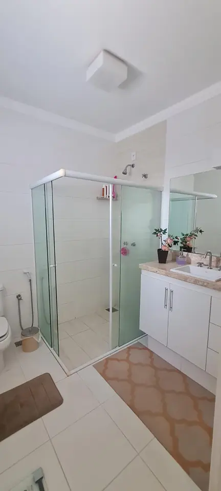 Banheiro — casa no Condomínio Chácara Odete