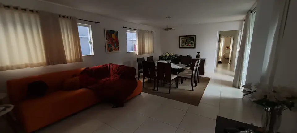 Salas de estar e de jantar — casa no Condomínio Chácara Odete