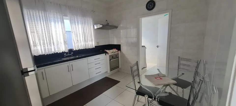 Cozinha — casa no Condomínio Chácara Odete