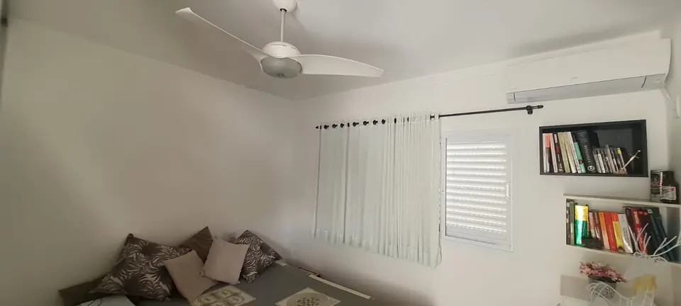 Sala íntima — casa no Condomínio Chácara Odete