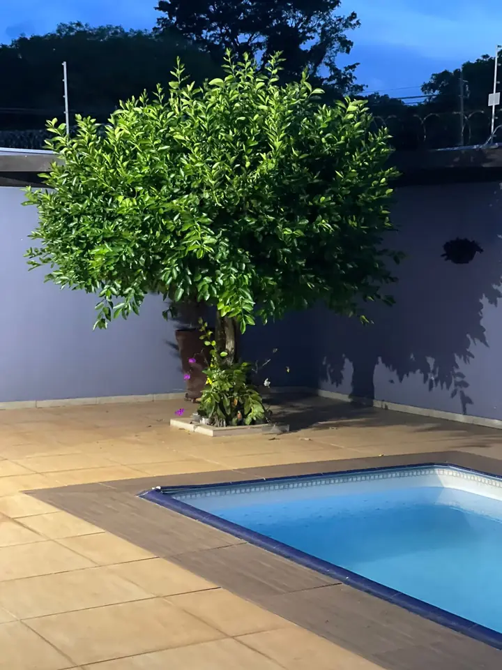 Piscina e jardim — casa no Condomínio Chácara Odete
