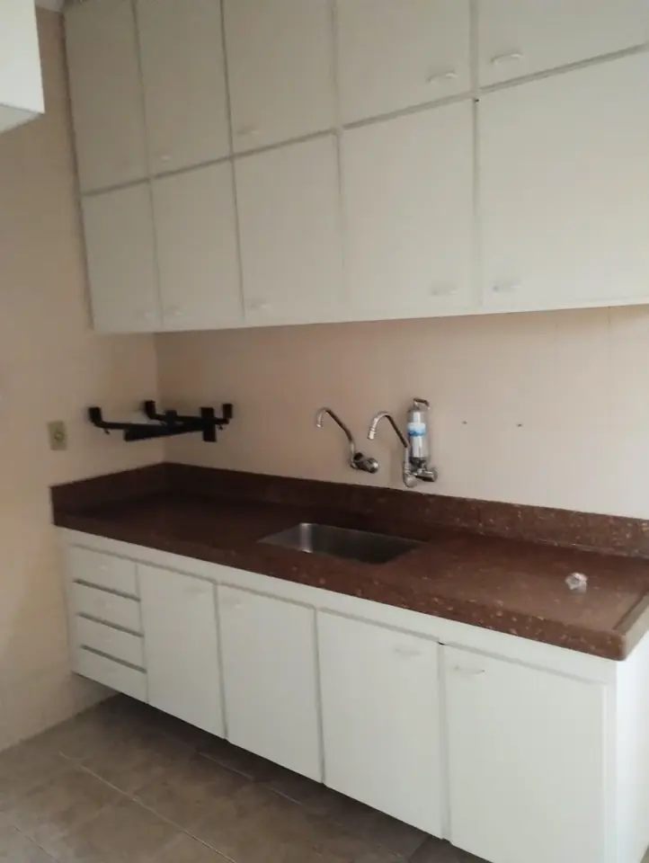 Pia da cozinha com armários — casa no Alto Higienópolis
