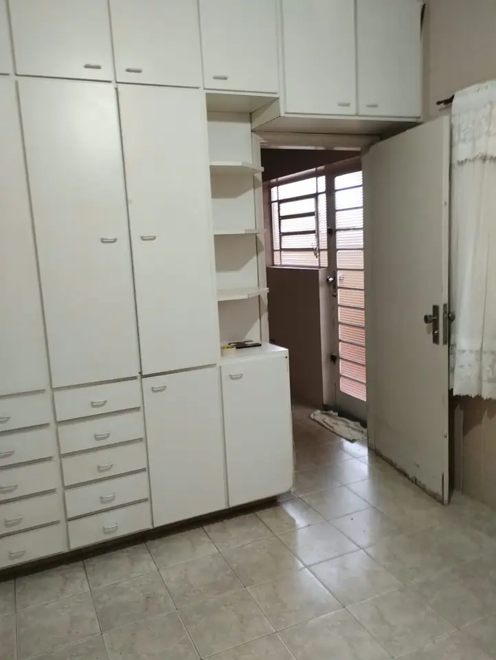 Cozinha com armários — casa no Alto Higienópolis