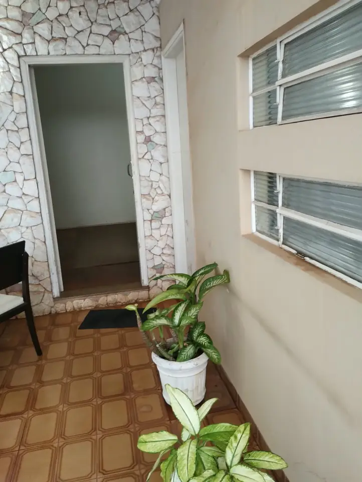 Acesso à edícula — casa no Alto Higienópolis
