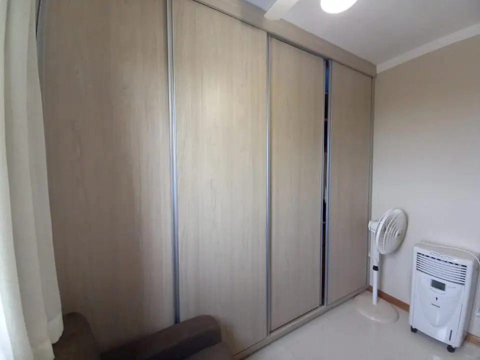 Armários embutidos — apartamento no Edifício Trianon
