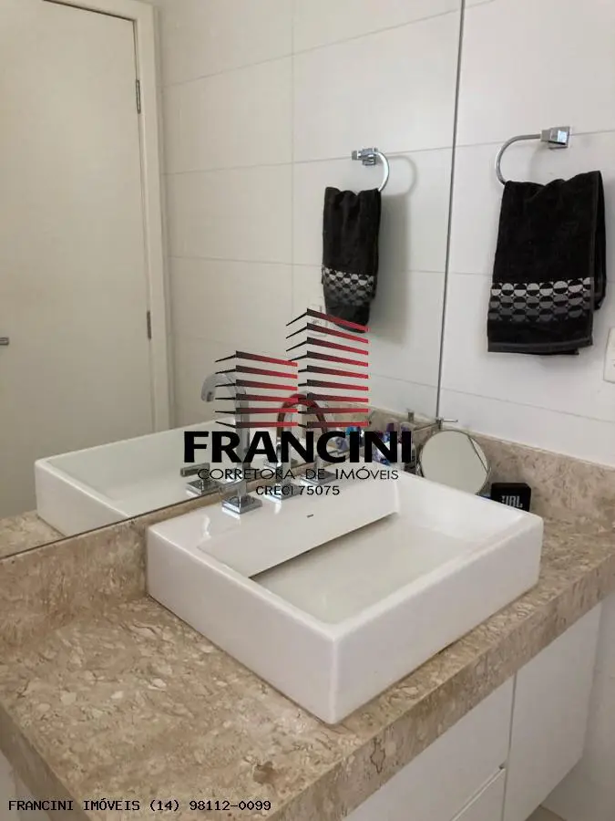 Casa de Luxo em Condomínio com Conforto e Sofisticação