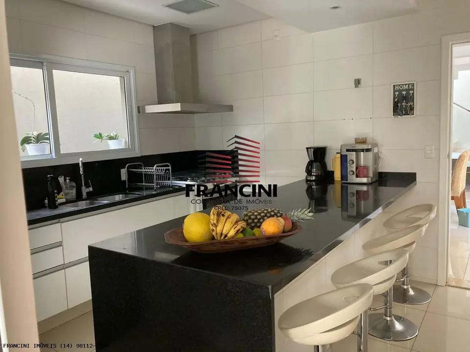 Casa de Luxo em Condomínio com Conforto e Sofisticação