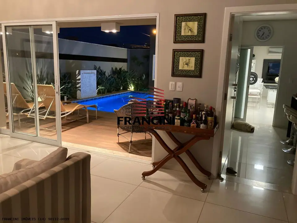 Casa de Luxo em Condomínio com Conforto e Sofisticação