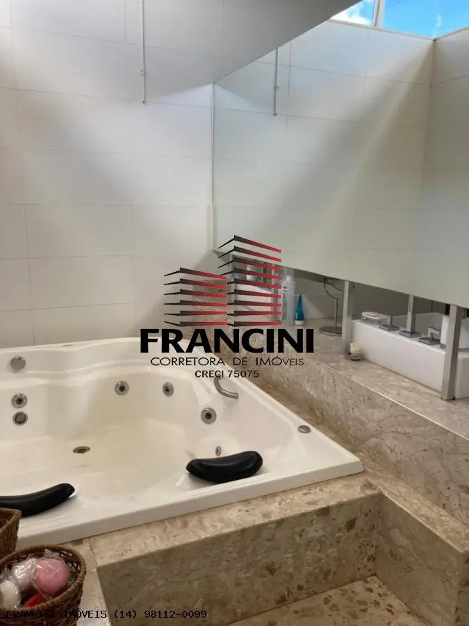 Casa de Luxo em Condomínio com Conforto e Sofisticação