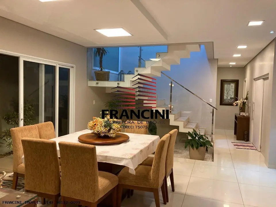 Casa de Luxo em Condomínio com Conforto e Sofisticação