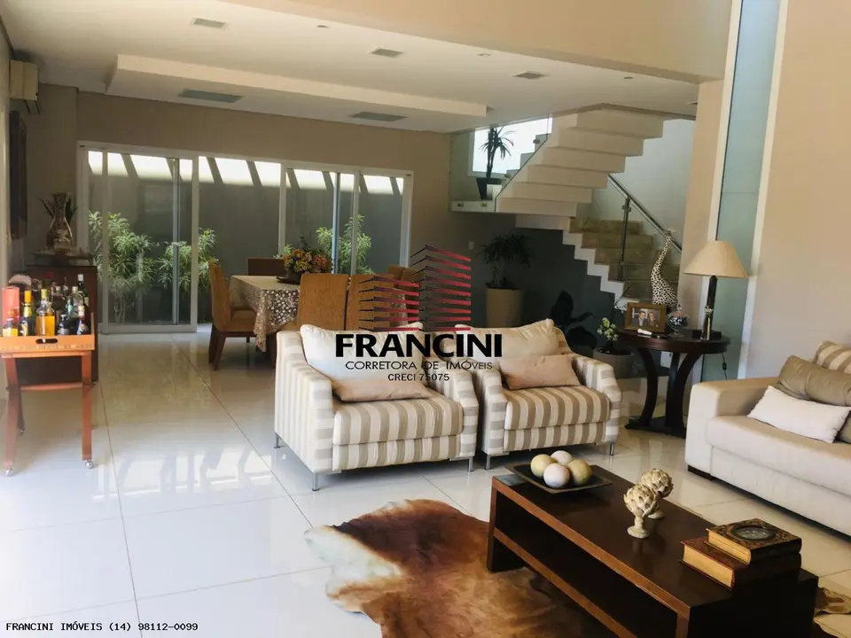 Casa de Luxo em Condomínio com Conforto e Sofisticação