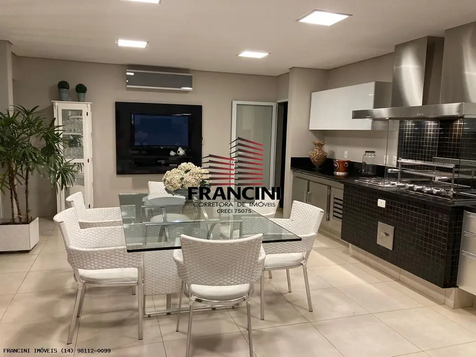 Casa de Luxo em Condomínio com Conforto e Sofisticação