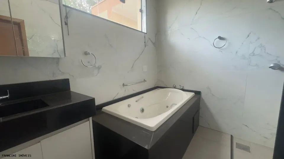 CONDOMÍNIO CHÁCARA ODETE R$1.800.000