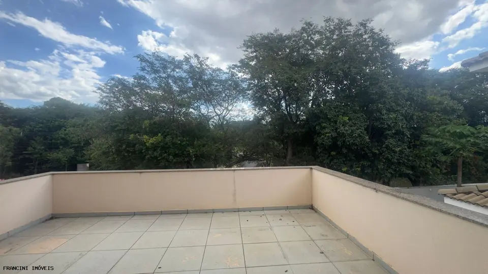 CONDOMÍNIO CHÁCARA ODETE R$1.800.000