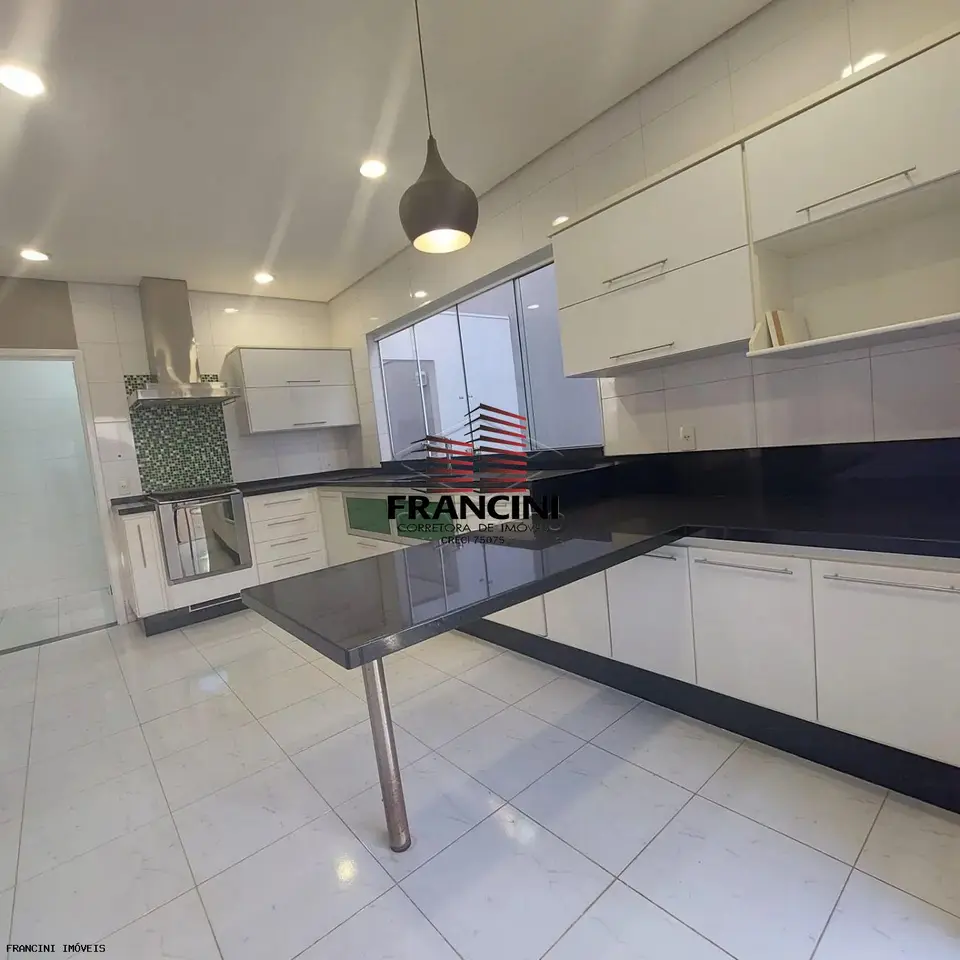 Casa em Condomínio na Vila Aviação - Conforto e Elegância