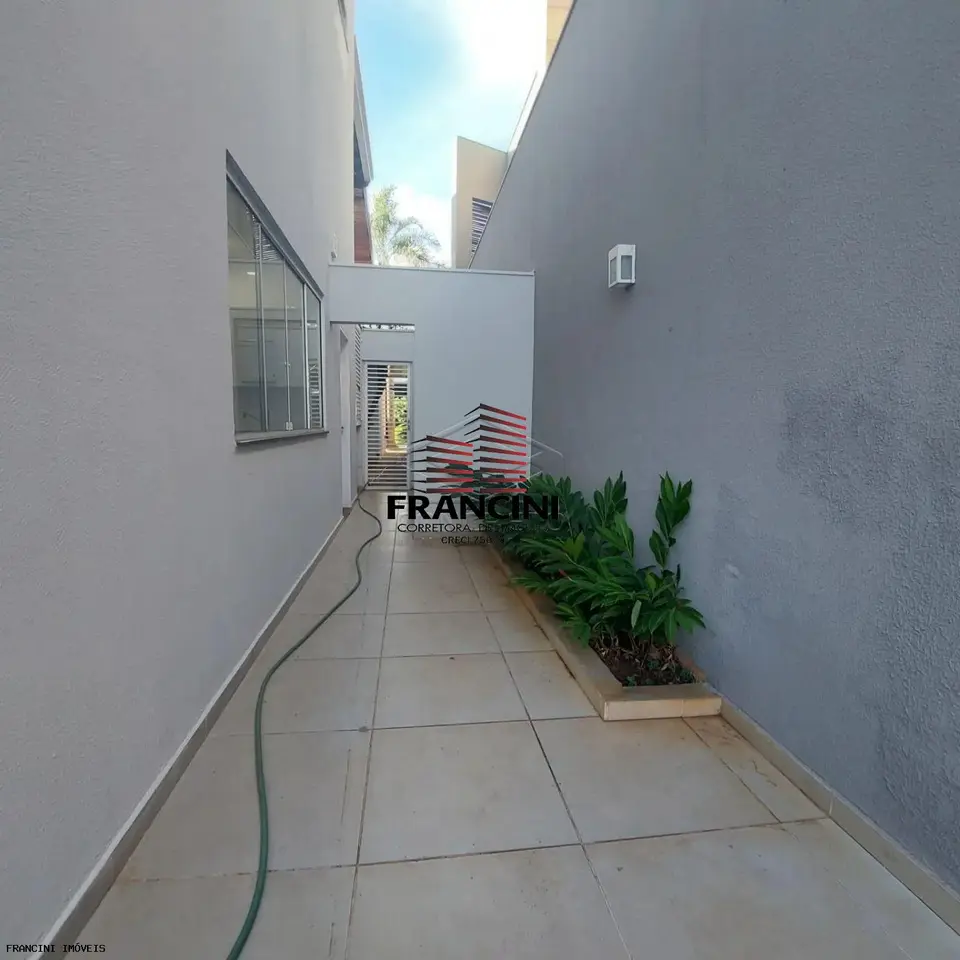 Casa em Condomínio na Vila Aviação - Conforto e Elegância